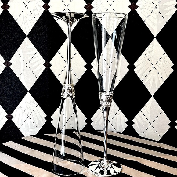 Vera Wang “With Love” Champagne Flutes – Pair | Silver Stem - Picture 5 of 12